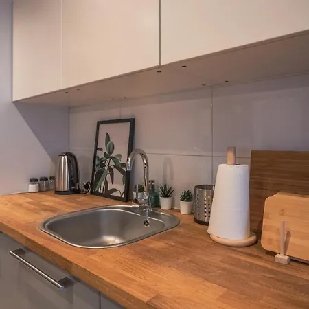 Apartment Spacious ~ 150m Main Square ~ Self Check-in 24h Wroclaw