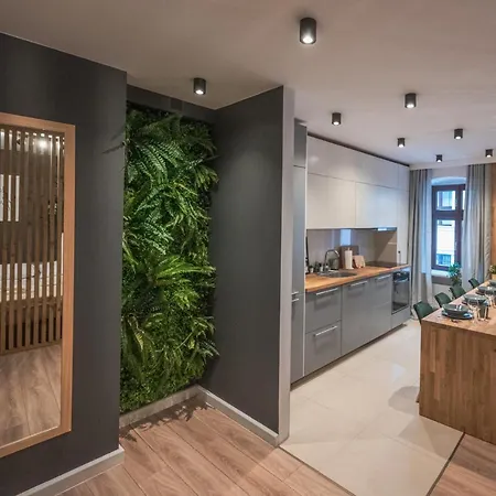 Spacious ~ 150m Main Square ~ Self Check-in 24h Wroclaw