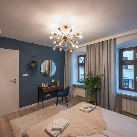 Spacious ~ 150m Main Square ~ Self Check-in 24h Wroclaw