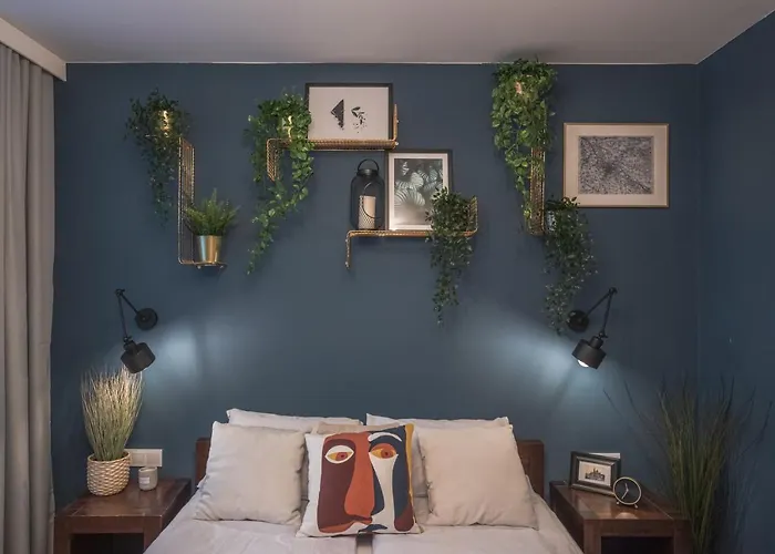 Spacious ~ 150m Main Square ~ Self Check-in 24h * Wrocław