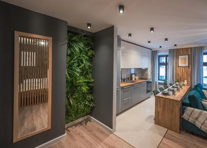 Spacious ~ 150m Main Square ~ Self Check-in 24h Wrocław