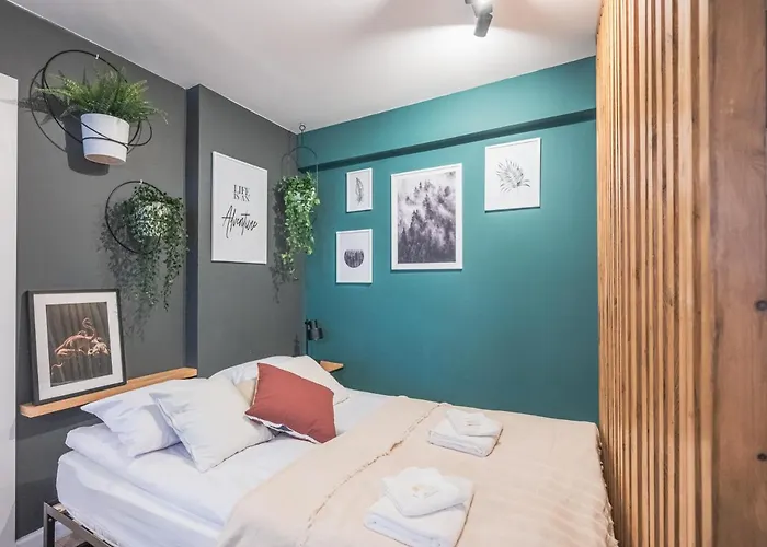 Spacious ~ 150m Main Square ~ Self Check-in 24h Wrocław