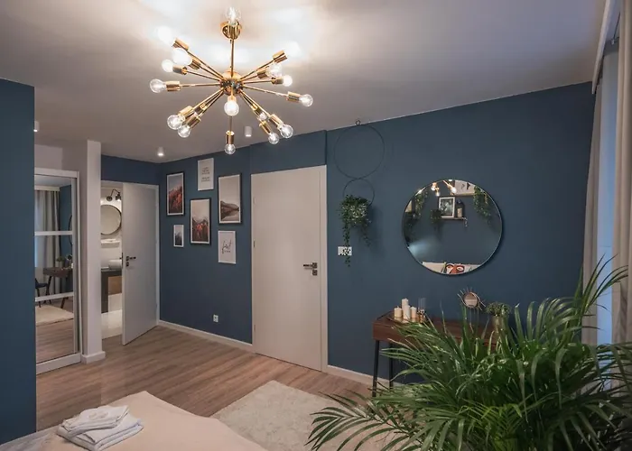 Spacious ~ 150m Main Square ~ Self Check-in 24h