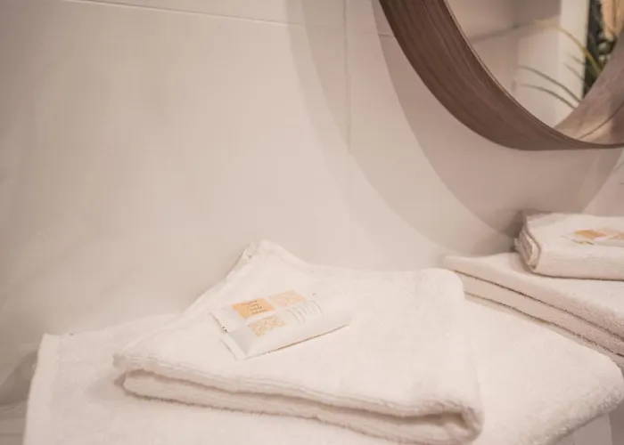 Spacious ~ 150m Main Square ~ Self Check-in 24h * Wrocław