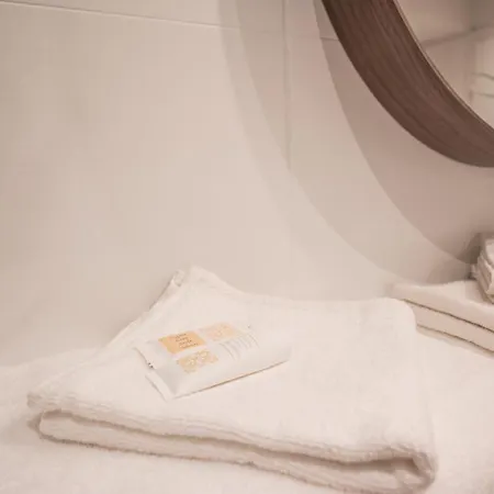 Spacious ~ 150m Main Square ~ Self Check-in 24h * Breslavia