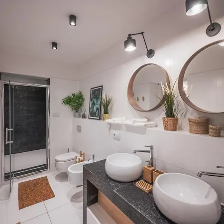 Spacious ~ 150m Main Square ~ Self Check-in 24h *