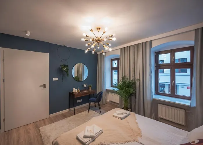 Spacious ~ 150m Main Square ~ Self Check-in 24h Вроцлав